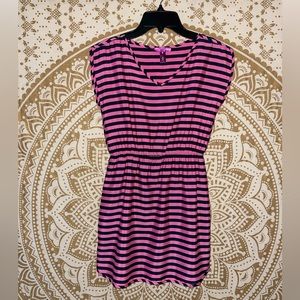 “AQUA” GIRLS BEAUTIFUL PINK WITH NAVY BLUE STRIPED V-NECK DRESS, SIZE MEDIUM
